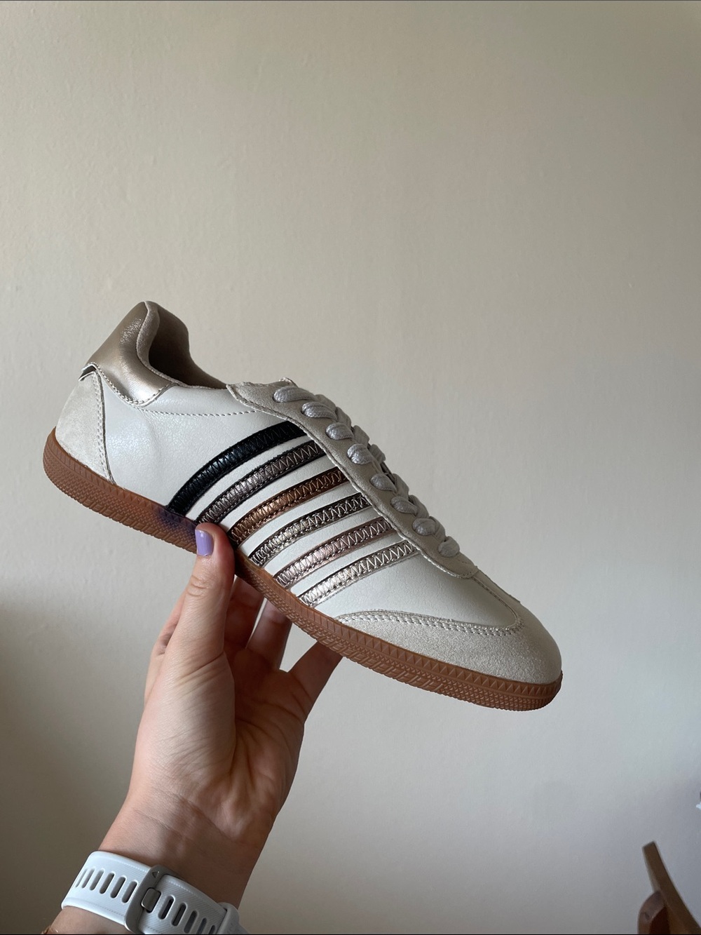 ShuShop Cream and Black Low-Top Sneaker